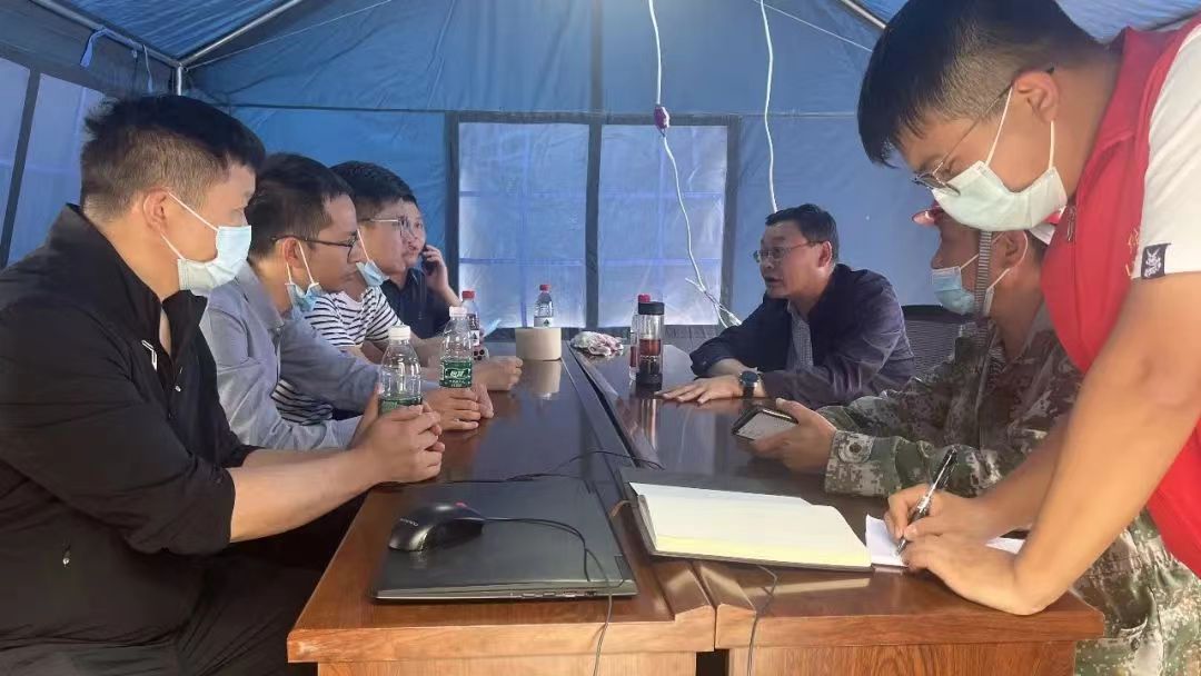 新航娱乐科技成都分公司参与泸定抗震保电 title=